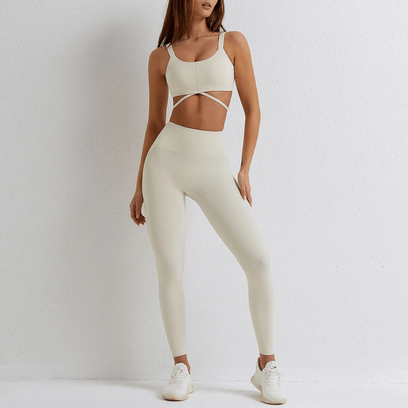 Woman wearing seamless gym sports suit with bra and leggings made of nylon and spandex, ideal for yoga and fitness.
